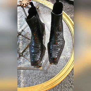 Ladies Italian leather and python short boots. Side has a bit of brown elasticit